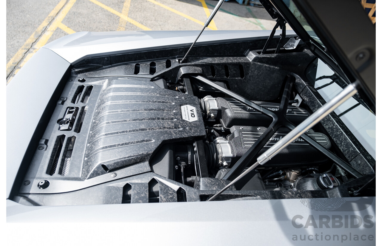 9/2015 Lamborghini Huracan LP 610-4 (AWD) 724 2d Coupe Grigio Nimbus Silver Metallic V10 5.2L