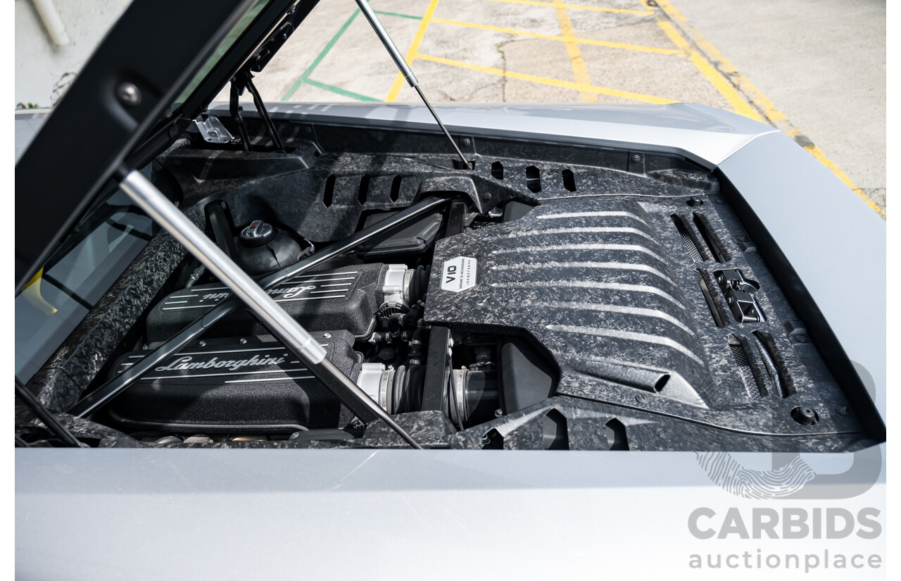 9/2015 Lamborghini Huracan LP 610-4 (AWD) 724 2d Coupe Grigio Nimbus Silver Metallic V10 5.2L