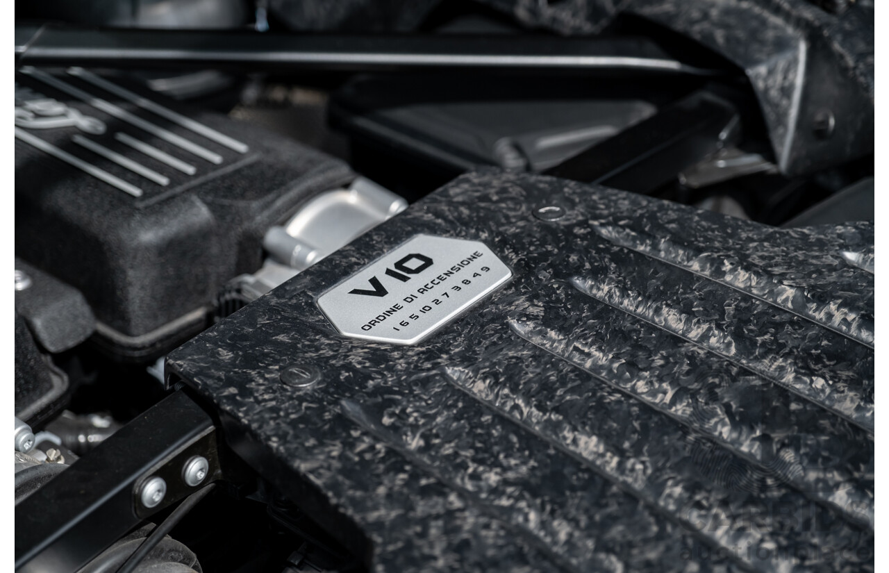 9/2015 Lamborghini Huracan LP 610-4 (AWD) 724 2d Coupe Grigio Nimbus Silver Metallic V10 5.2L