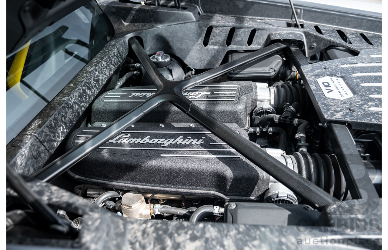 9/2015 Lamborghini Huracan LP 610-4 (AWD) 724 2d Coupe Grigio Nimbus Silver Metallic V10 5.2L