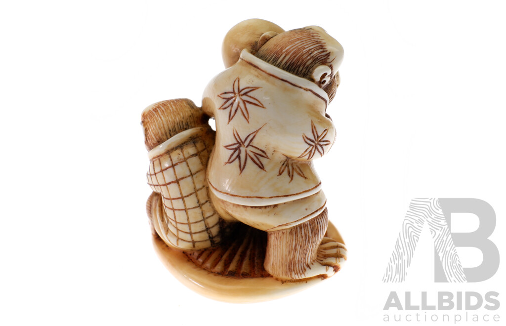 Antique Japanese Ivory Netsuke From the Masa Nao School Depicting Two Monkeys