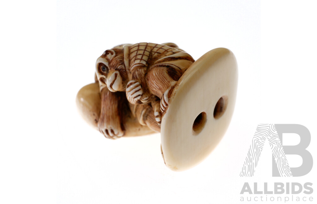 Antique Japanese Ivory Netsuke From the Masa Nao School Depicting Two Monkeys