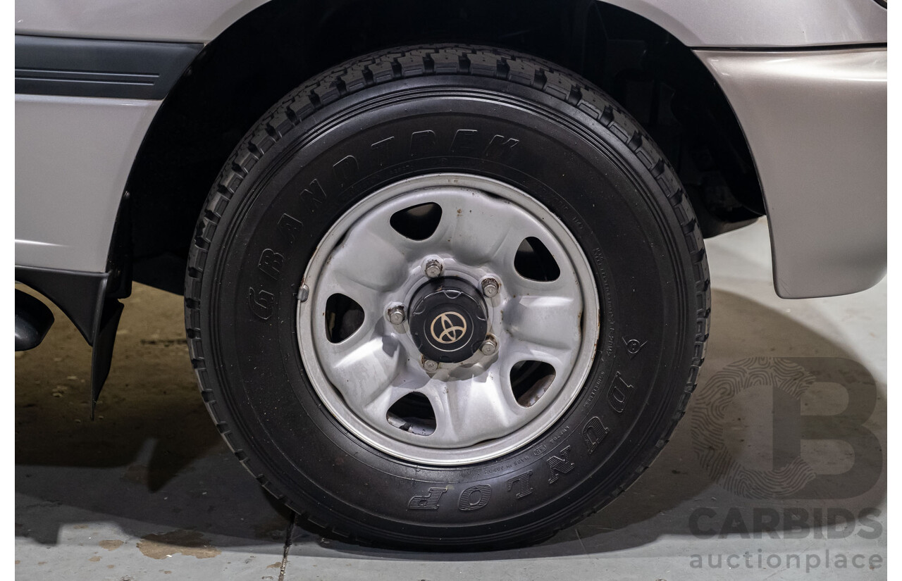 12/2000 Toyota Landcruiser GXL 100 Series (4x4) HDJ100R 4d Wagon Silver Turbo Diesel 1HD-FTE 4.2L