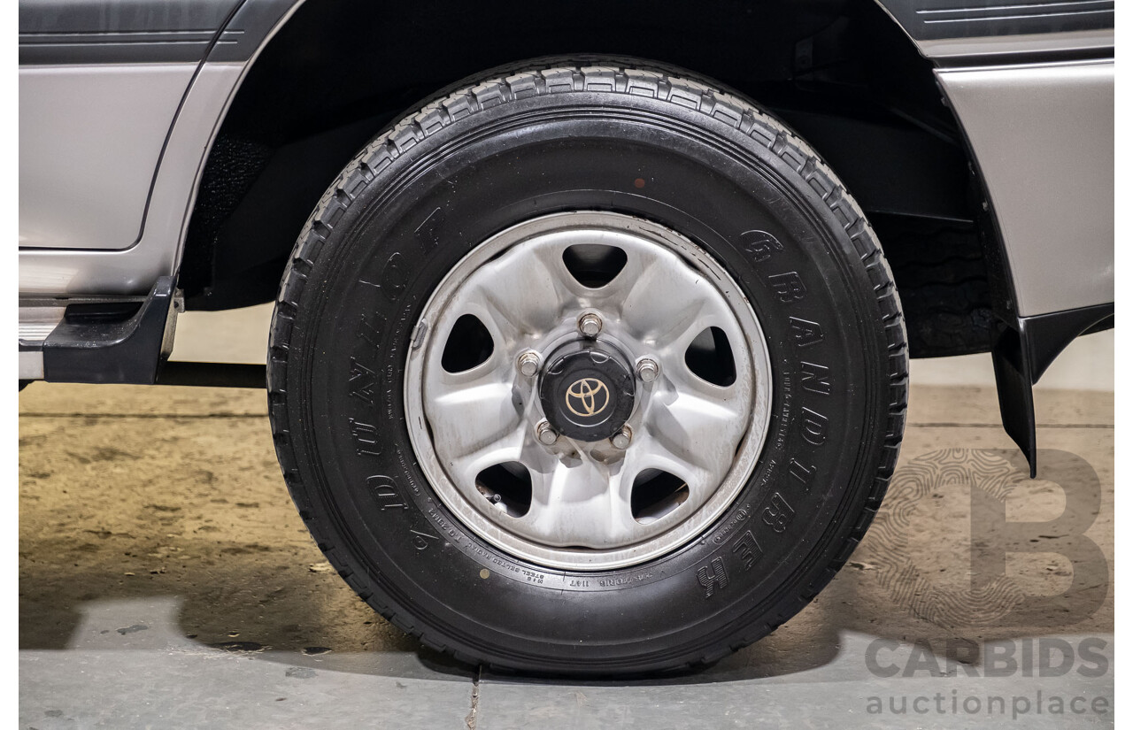 12/2000 Toyota Landcruiser GXL 100 Series (4x4) HDJ100R 4d Wagon Silver Turbo Diesel 1HD-FTE 4.2L