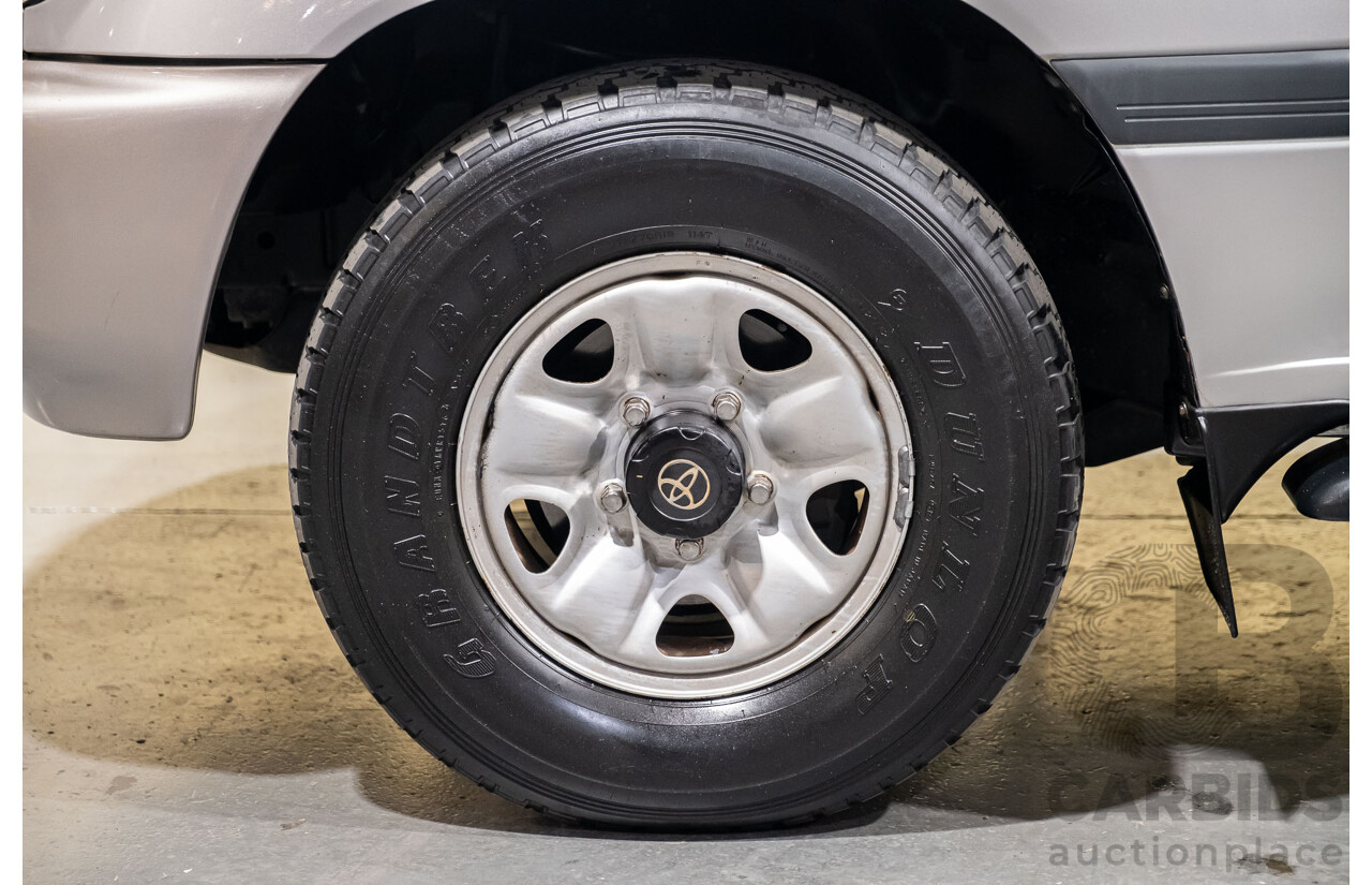 12/2000 Toyota Landcruiser GXL 100 Series (4x4) HDJ100R 4d Wagon Silver Turbo Diesel 1HD-FTE 4.2L