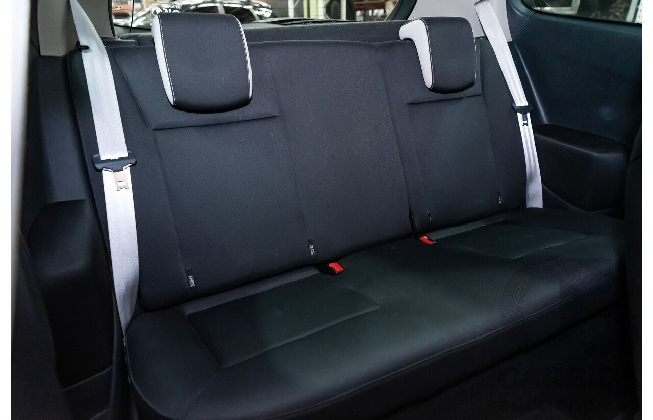 3/2013 Renault Sport Clio III Phase 2 200 CUP 2d Hatch Racing Blue 2.0L