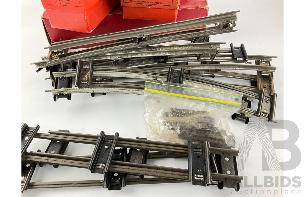 Vintage Hornby O Gauge Curved Track, Single Arm Signal and Water Tank with Original Boxes