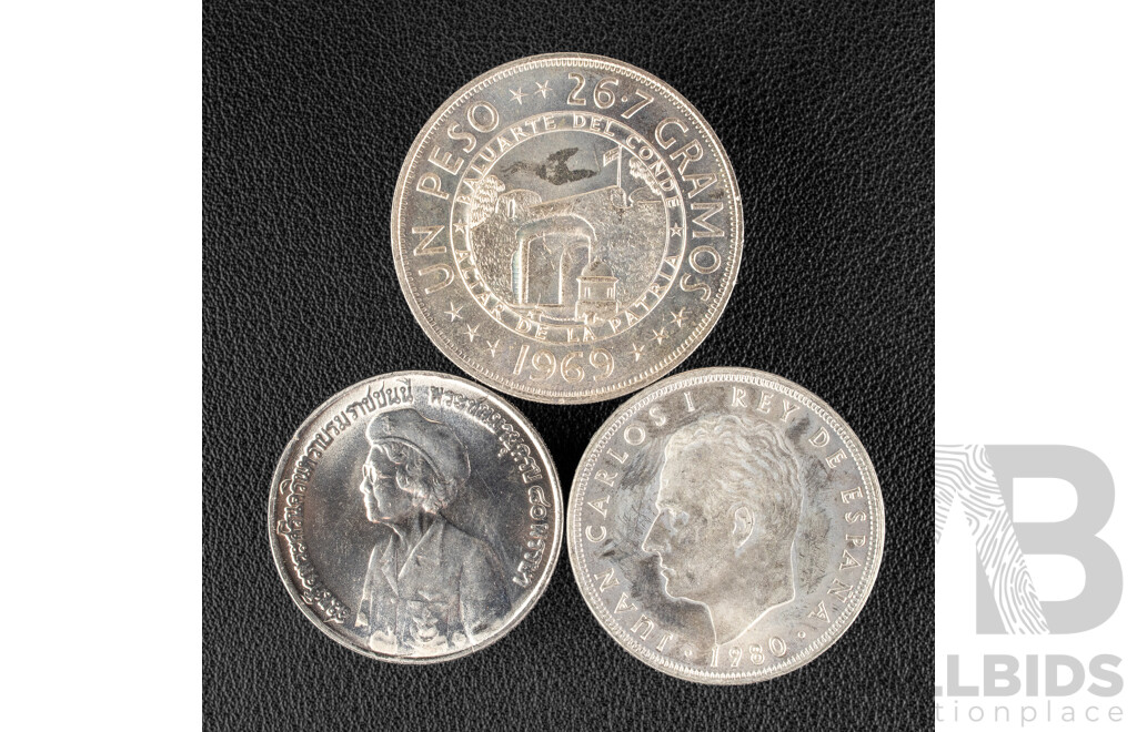 Spain 1980 UNC One Hundred Pesetas Coin, Commemorating 1982 FIFA World Cup and Thailand 1980 UNC Ten Baht Coin, 80th Anniversary of Birth of the King Mother, Dominica 1969 UNC One Peso Coin, 125th Anniversary of the Dominican Republic