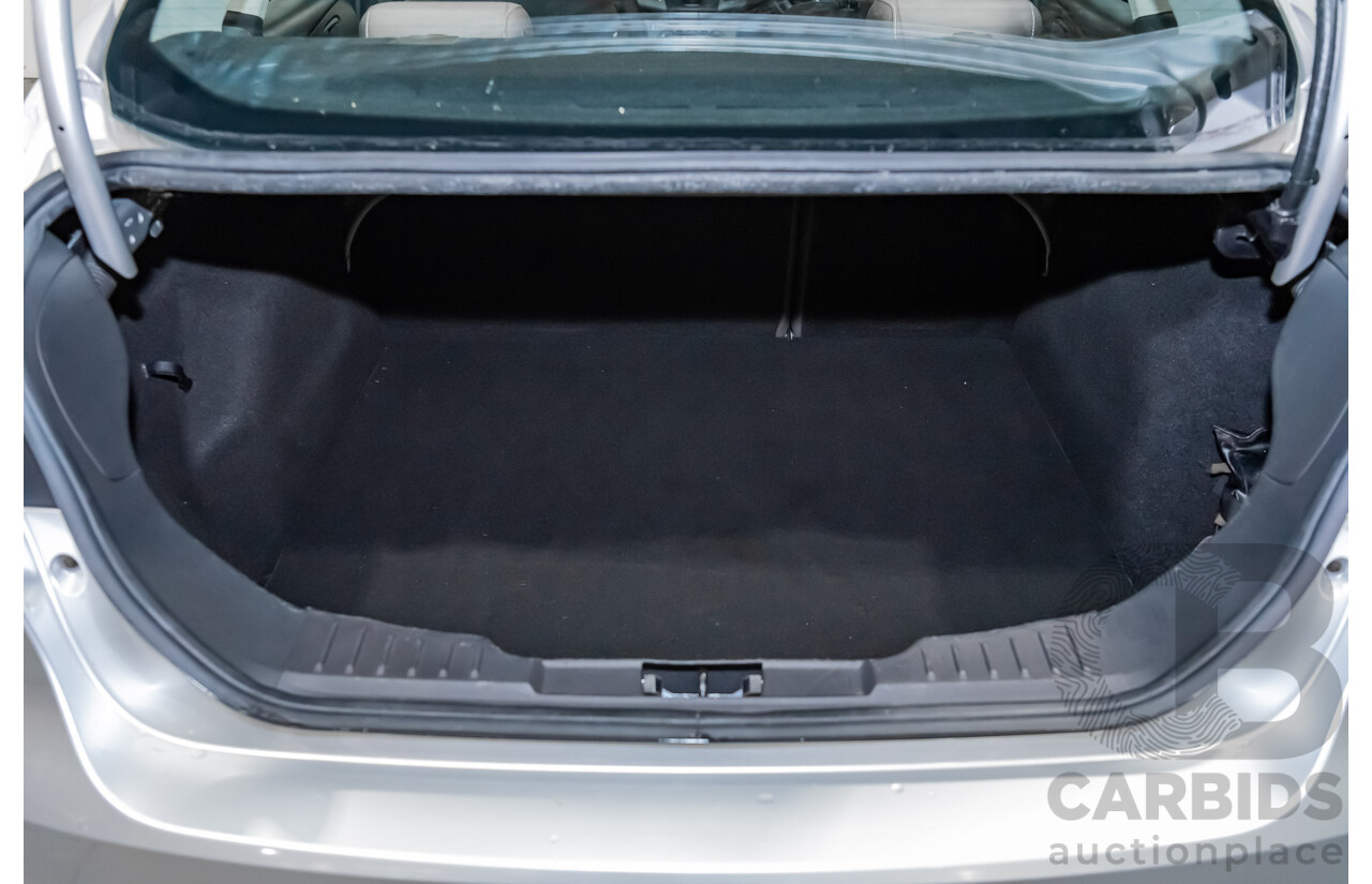 7/2013 Ford Focus Ambiente LW MK2 4d Sedan Metallic Ingot Silver 1.6L