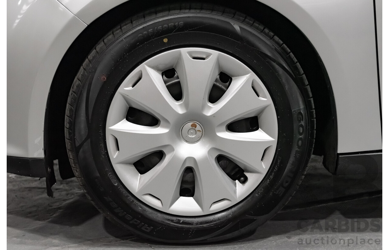 7/2013 Ford Focus Ambiente LW MK2 4d Sedan Metallic Ingot Silver 1.6L