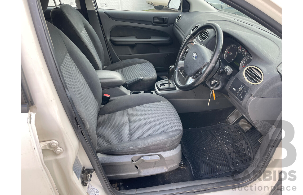 4/2006 Ford Focus LX LS 5d Hatchback White 2.0L