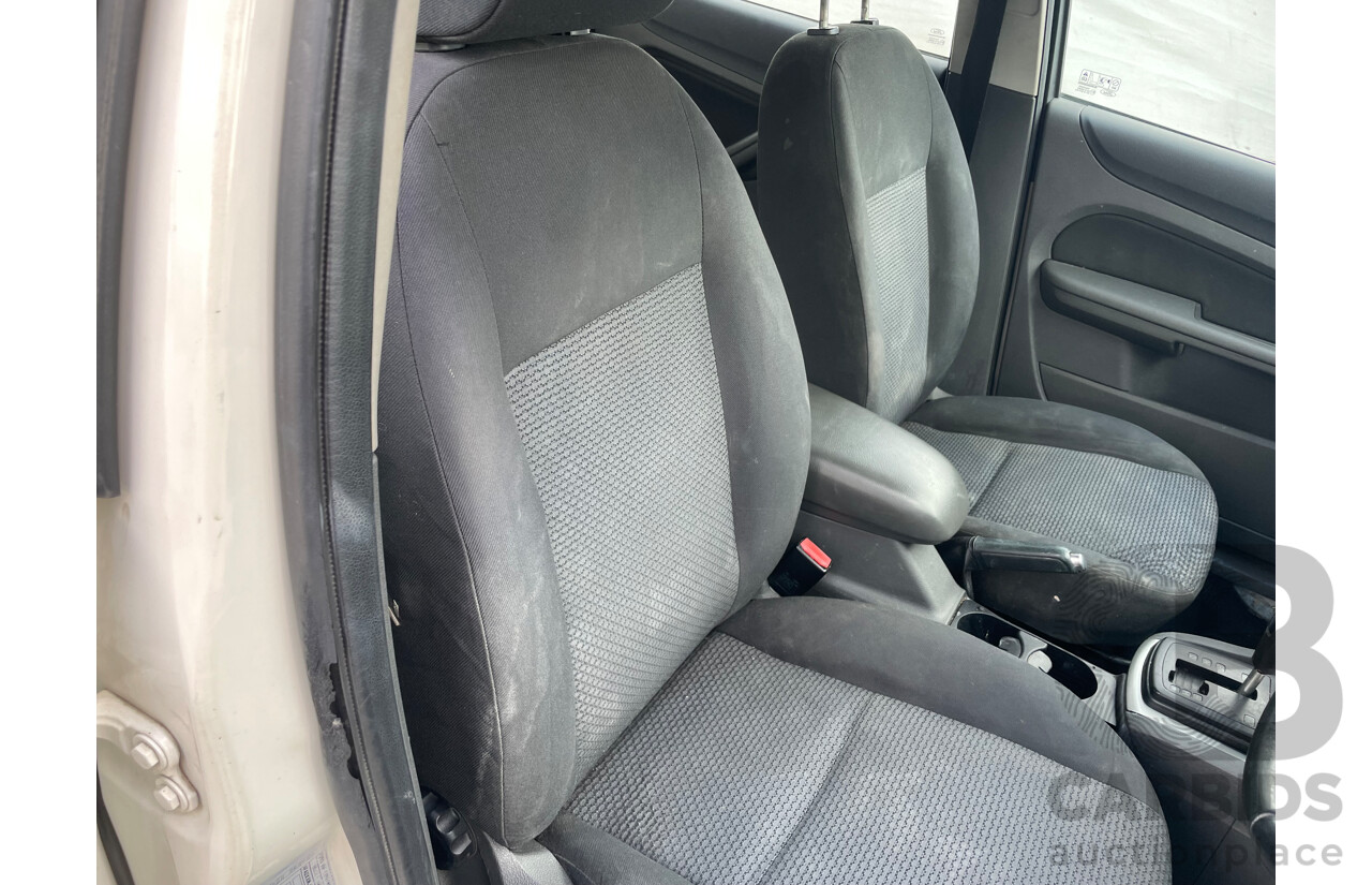 4/2006 Ford Focus LX LS 5d Hatchback White 2.0L