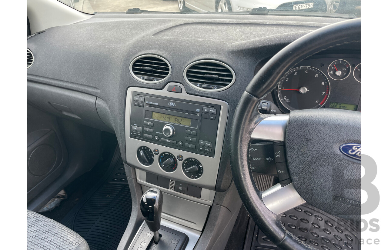 4/2006 Ford Focus LX LS 5d Hatchback White 2.0L