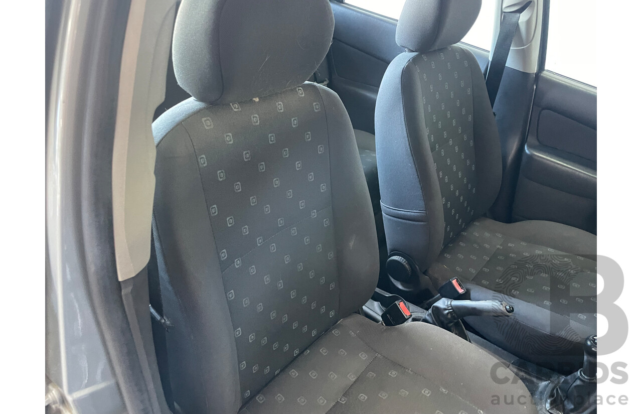 11/2003 Ford Focus CL LR 4d Sedan Silver 1.8L