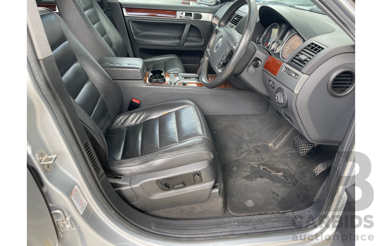 1/2005 Volkswagen Touareg R5 TDi Luxury 7L 4d Wagon Silver 2.5L