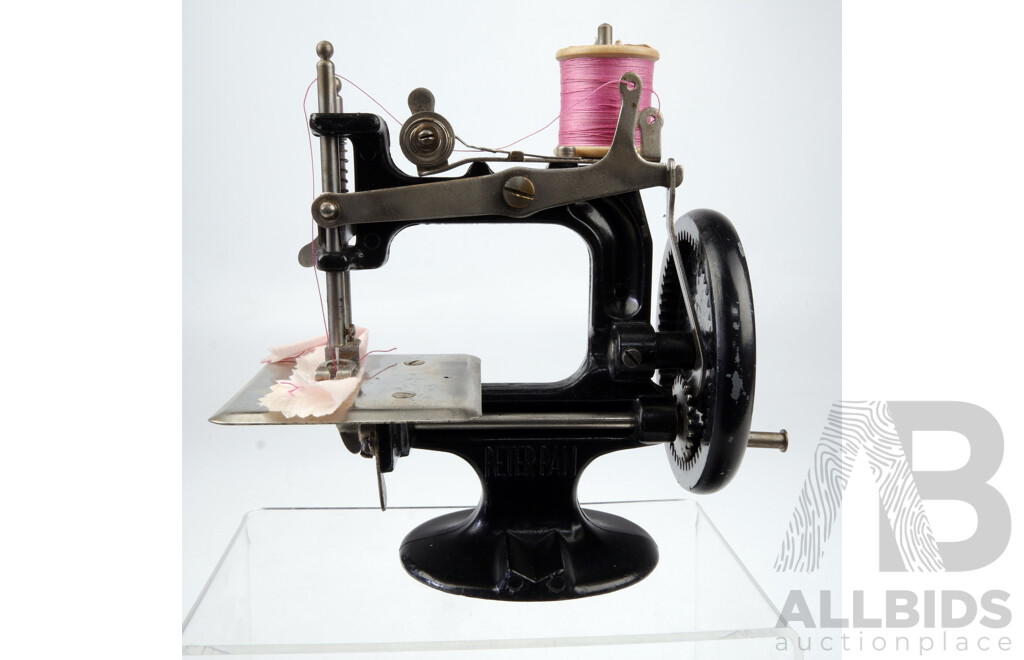 Vintage Peter Pan Toy Sewing Machine, Model 0, Made in Australia by Colton, Palmer and Preston