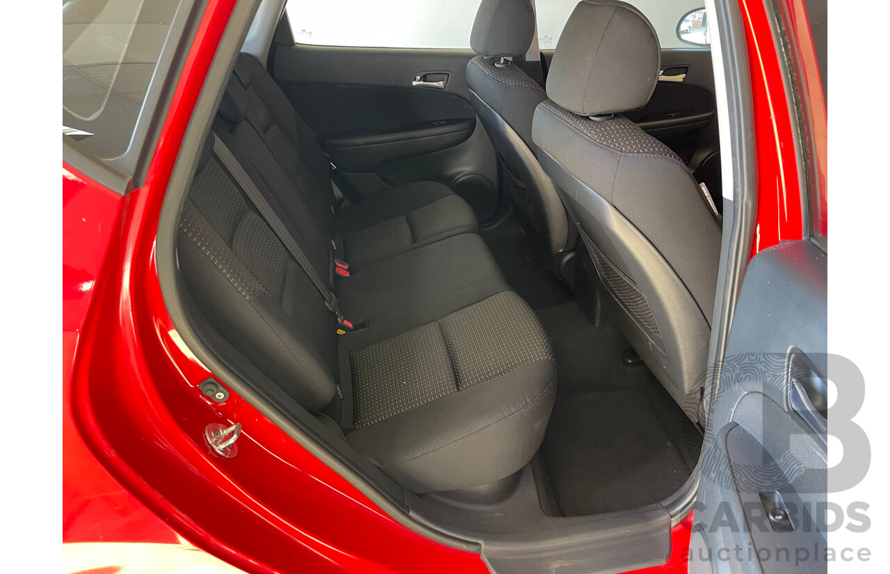 1/2009 Hyundai i30 SLX FD MY09 5d Hatchback Red 2.0L