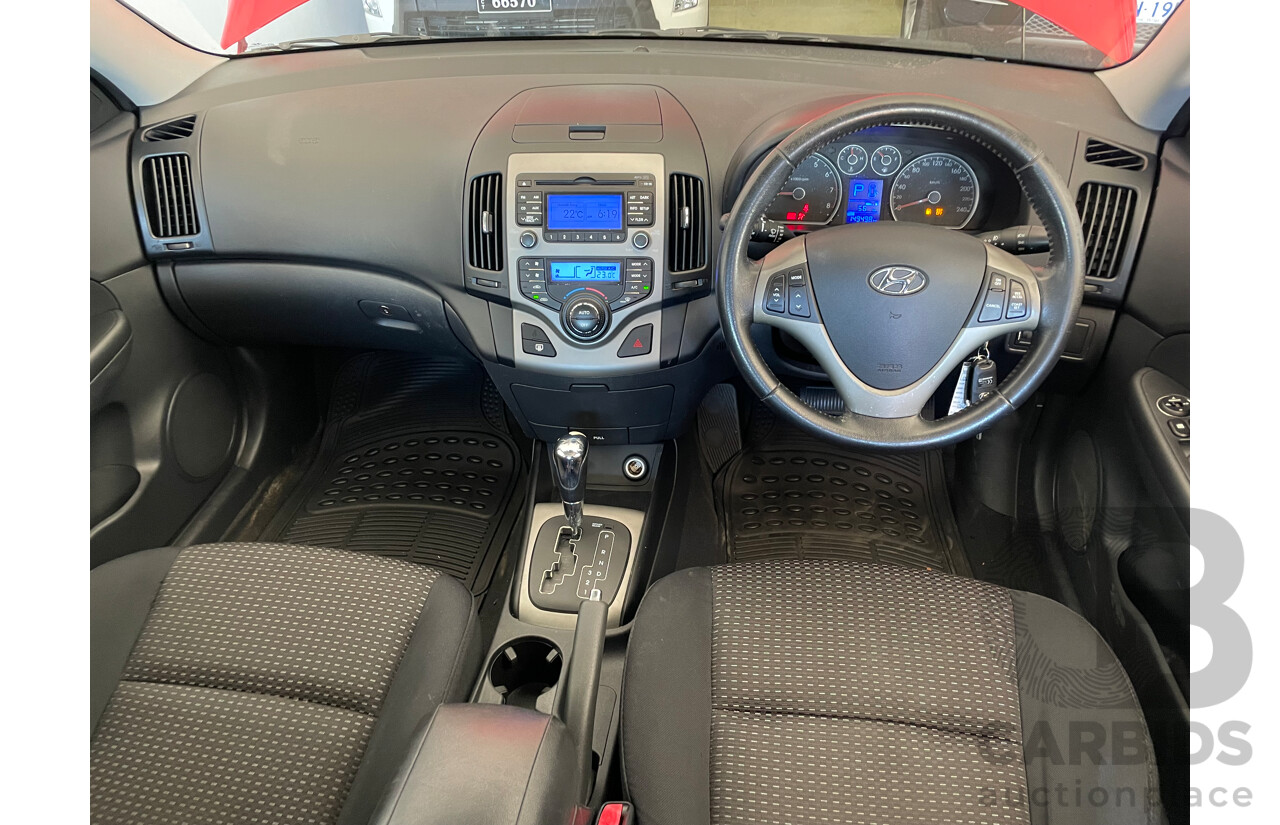 1/2009 Hyundai i30 SLX FD MY09 5d Hatchback Red 2.0L