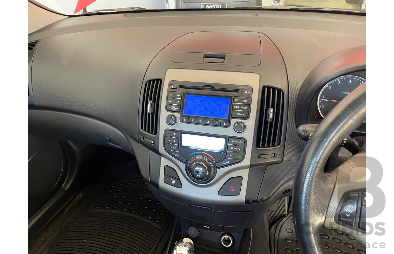 1/2009 Hyundai i30 SLX FD MY09 5d Hatchback Red 2.0L