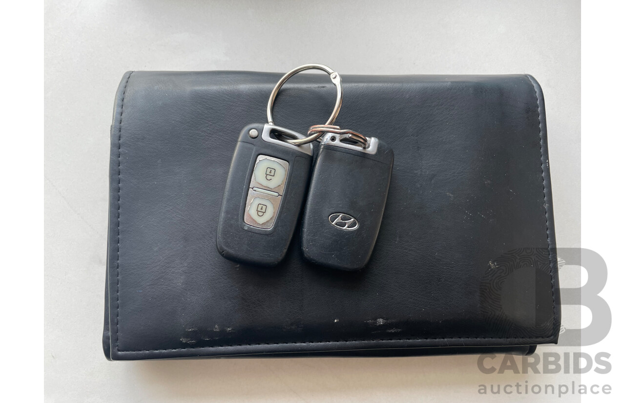 2/2010 Hyundai Santa Fe Highlander CRDi (4x4) CM MY10 4d Wagon White 2.2L