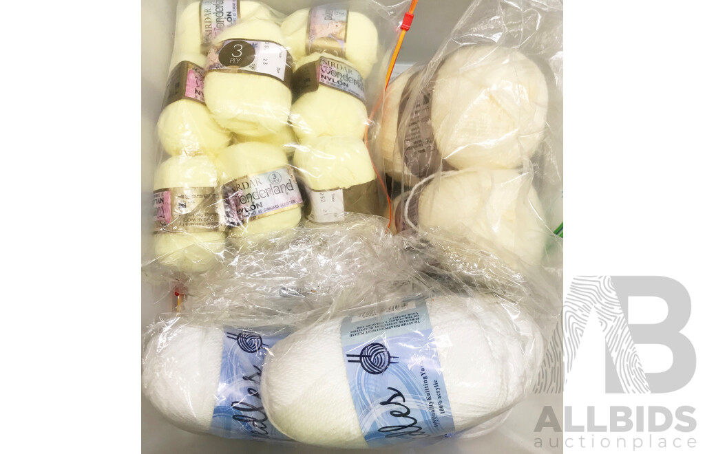 Assorted Wool with 2 Storage Stacks