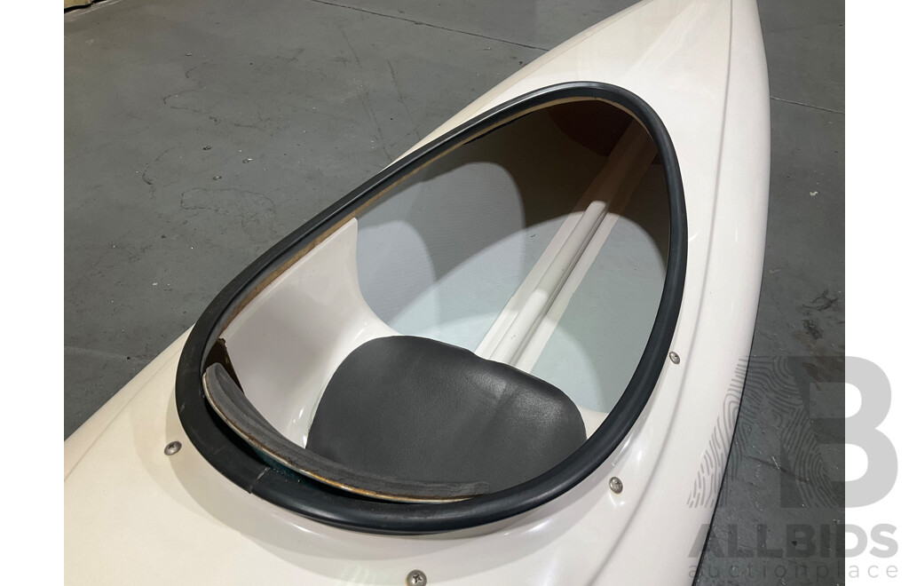B-LINE Fibreglass Kayak & Paddle