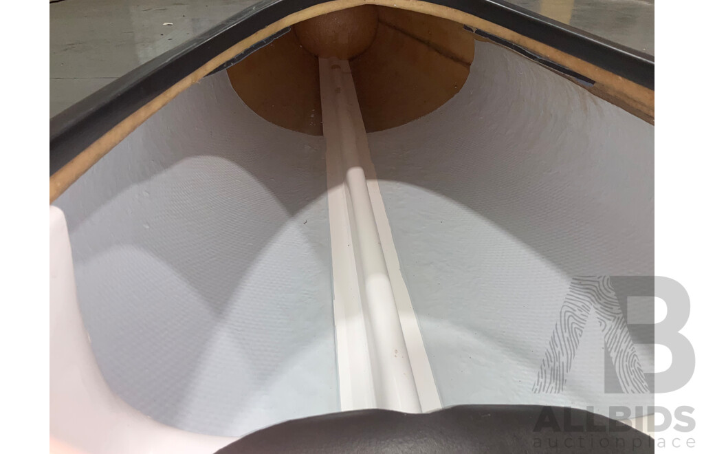 B-LINE Fibreglass Kayak & Paddle