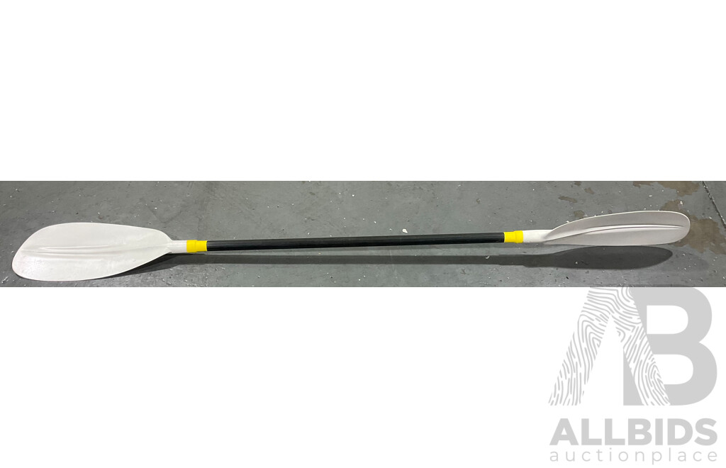 B-LINE Fibreglass Kayak & Paddle