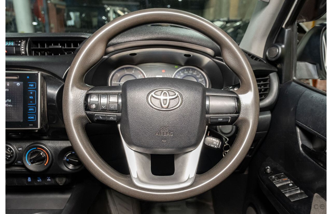 03/2019 Toyota Hilux SR (4x4) GUN126R MY19 4d Dual Cab White Turbo Diesel 2.8L