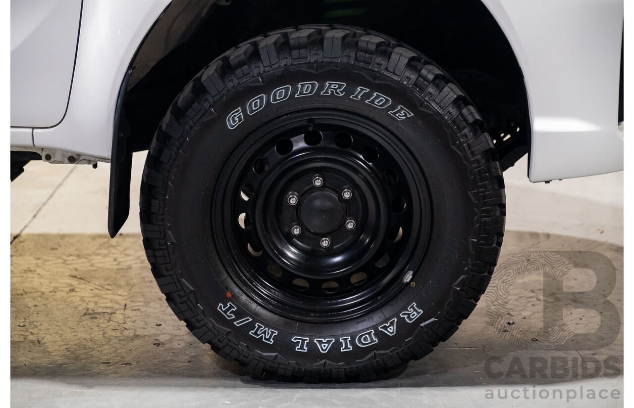 03/2019 Toyota Hilux SR (4x4) GUN126R MY19 4d Dual Cab White Turbo Diesel 2.8L