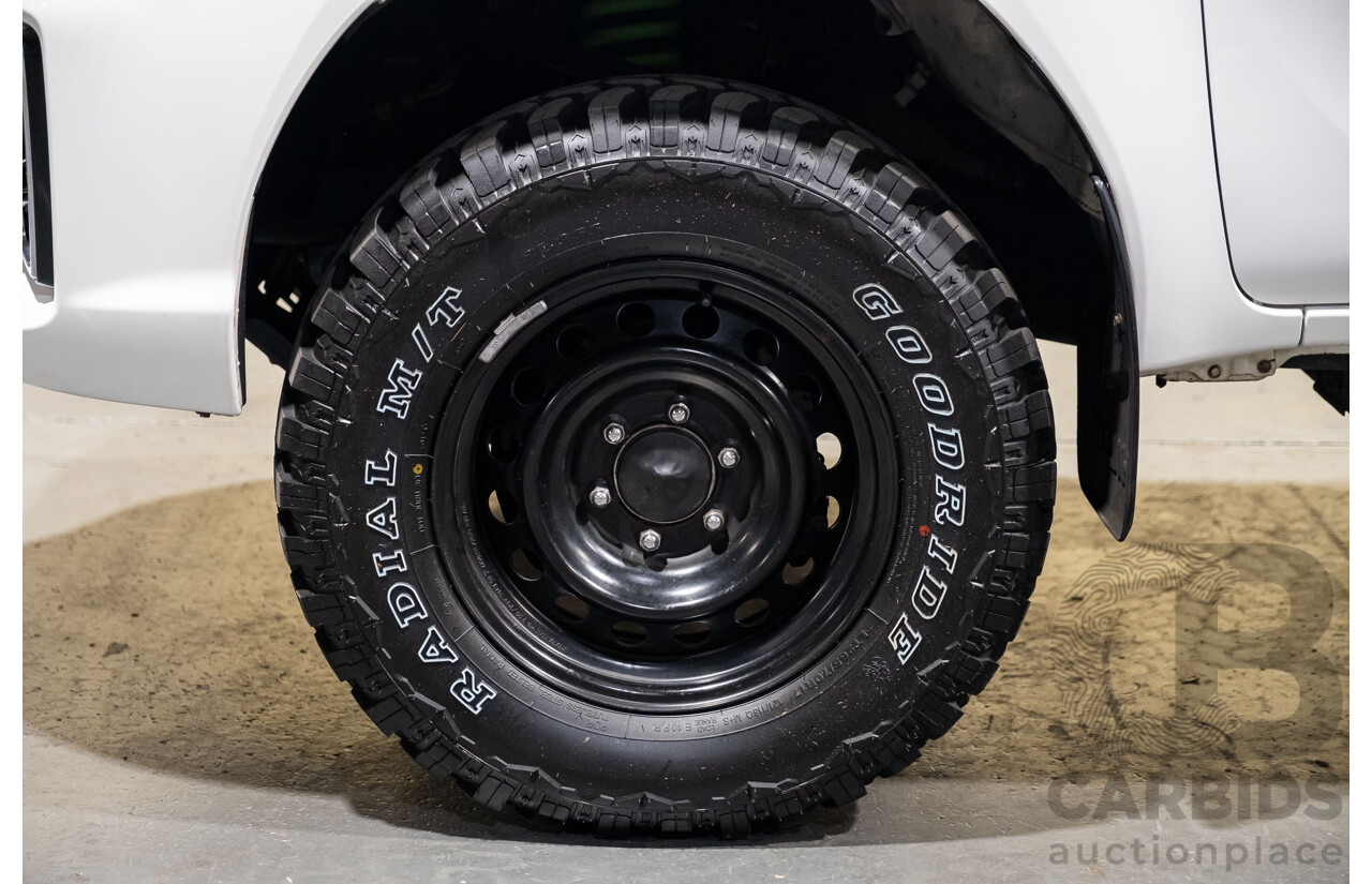 03/2019 Toyota Hilux SR (4x4) GUN126R MY19 4d Dual Cab White Turbo Diesel 2.8L