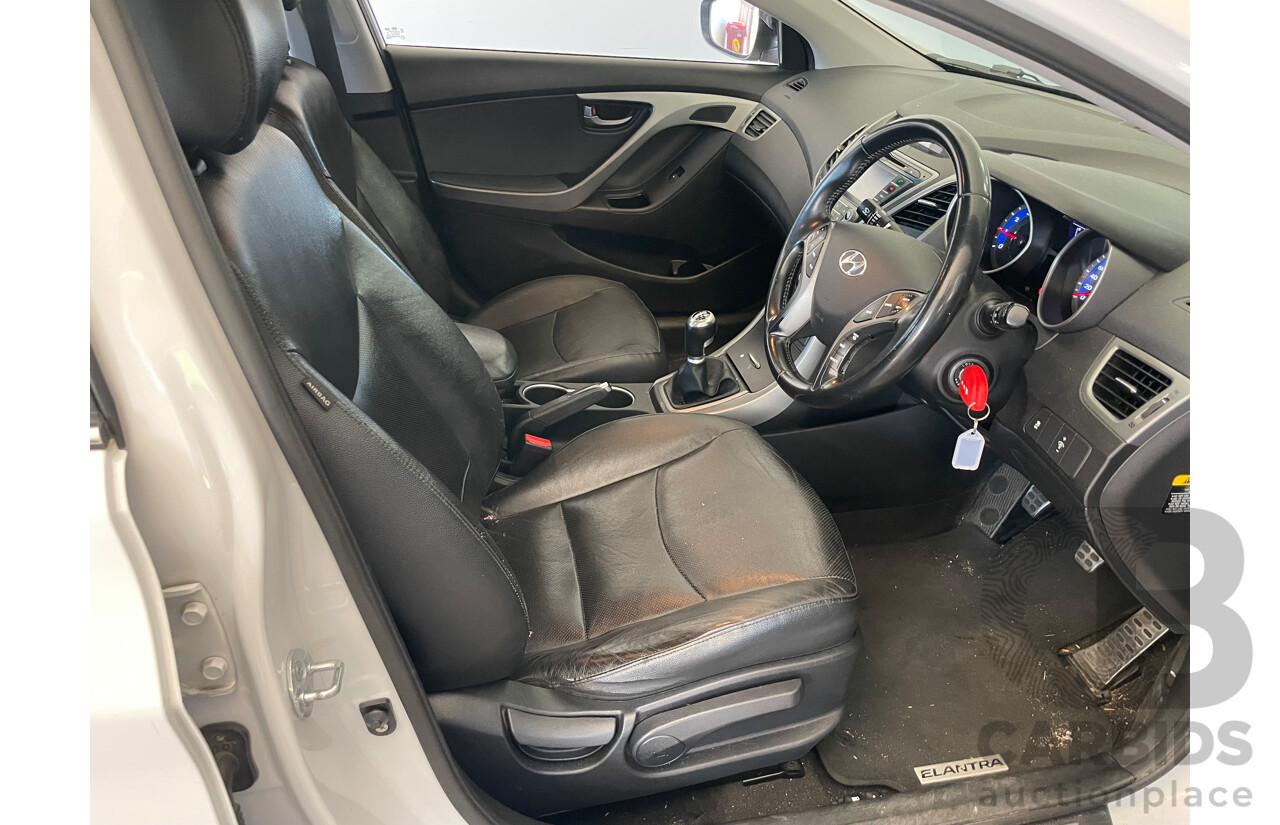 5/2014 Hyundai Elantra Trophy MD SERIES 2 (MD3) 4d Sedan White 1.8L