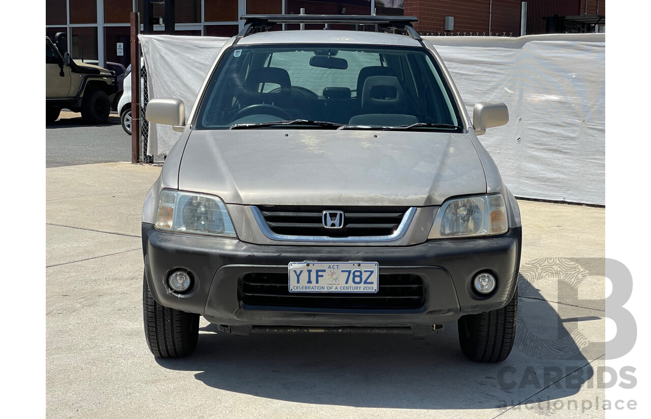 8/2001 Honda CRV (4x4) Sport  4d Wagon Gold 2.0L