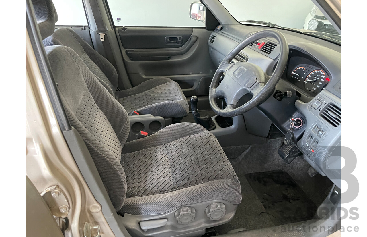 8/2001 Honda CRV (4x4) Sport  4d Wagon Gold 2.0L
