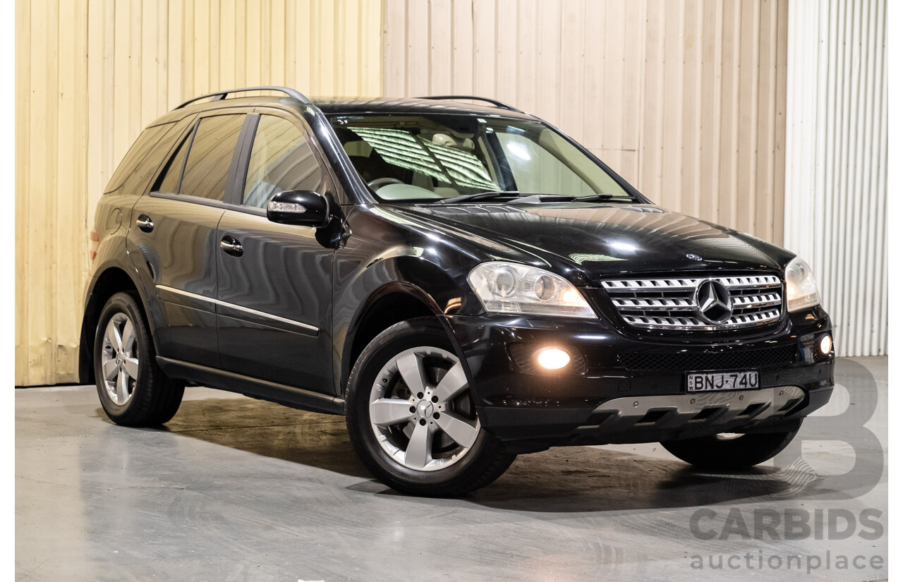 1/2005 Mercedes-Benz ML 500 Luxury (4x4) W164 4d Wagon Black V8 5.0L