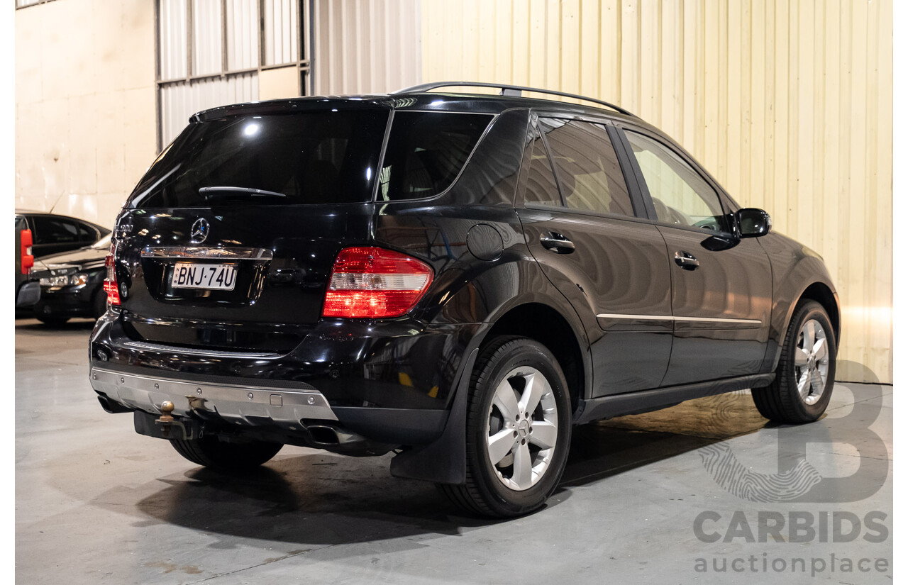 1/2005 Mercedes-Benz ML 500 Luxury (4x4) W164 4d Wagon Black V8 5.0L