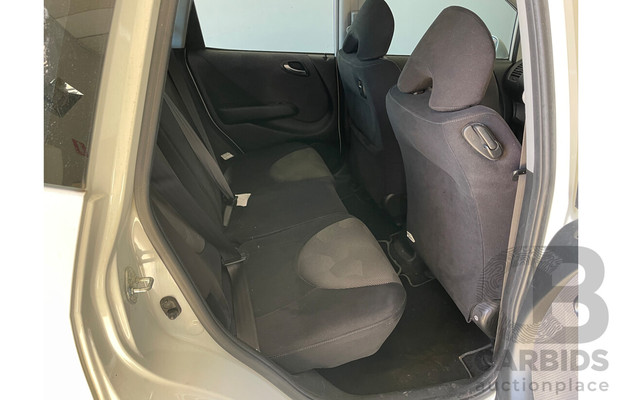 7/2005 Honda Jazz VTi UPGRADE 5d Hatchback White 1.5L