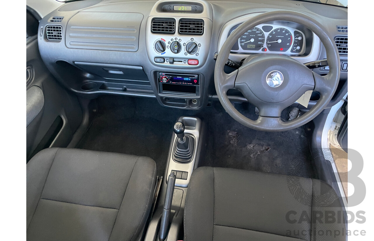 1/2005 Holden Cruze  YG 4d Wagon White 1.5L