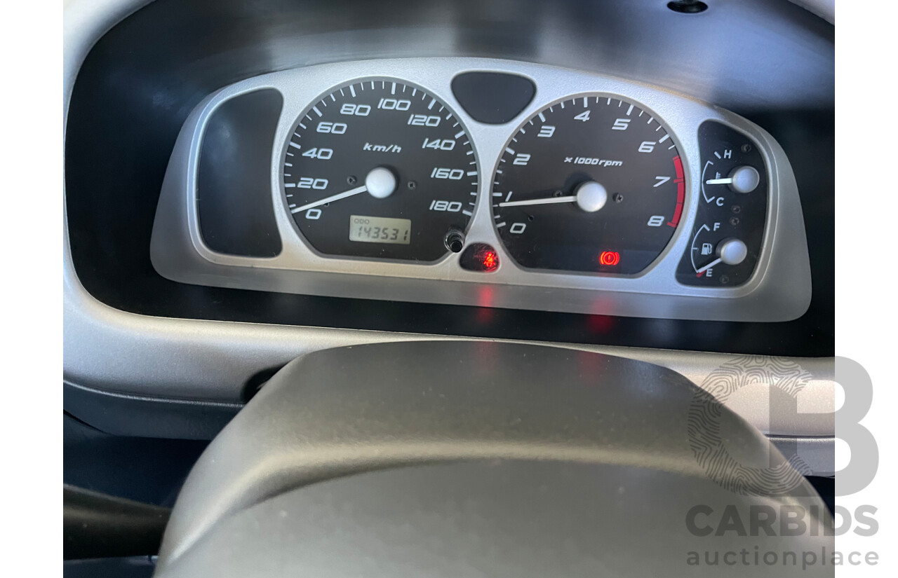 1/2005 Holden Cruze  YG 4d Wagon White 1.5L