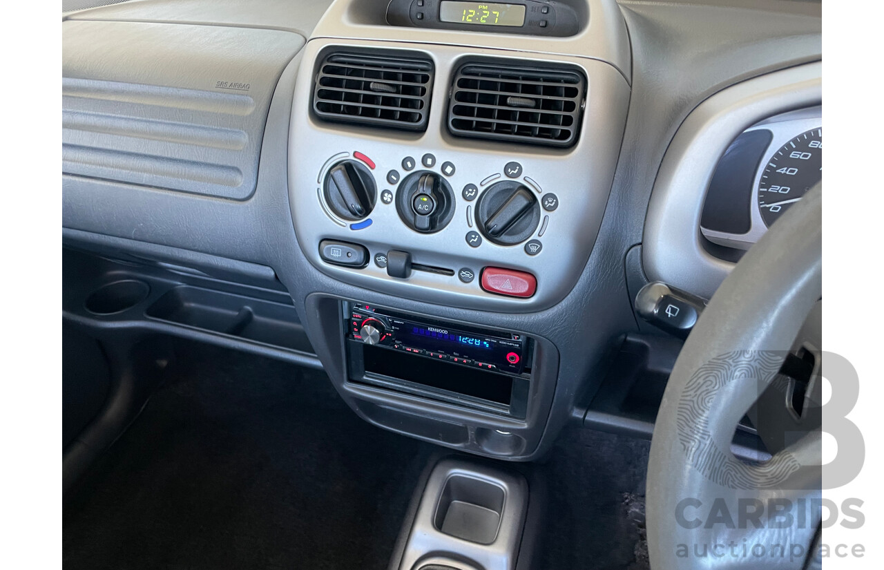 1/2005 Holden Cruze  YG 4d Wagon White 1.5L