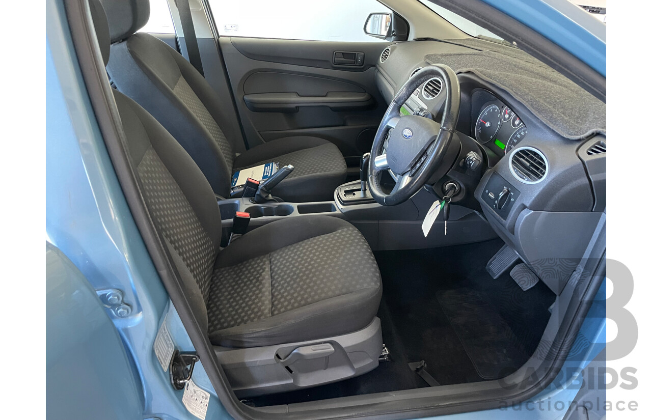 8/2005 Ford Focus CL LS 5d Hatchback Blue 2.0L