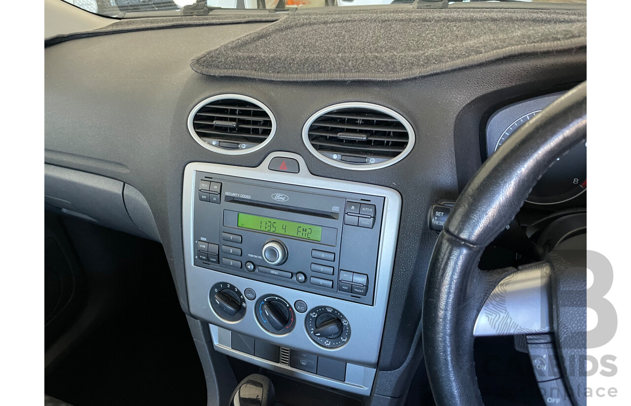 8/2005 Ford Focus CL LS 5d Hatchback Blue 2.0L