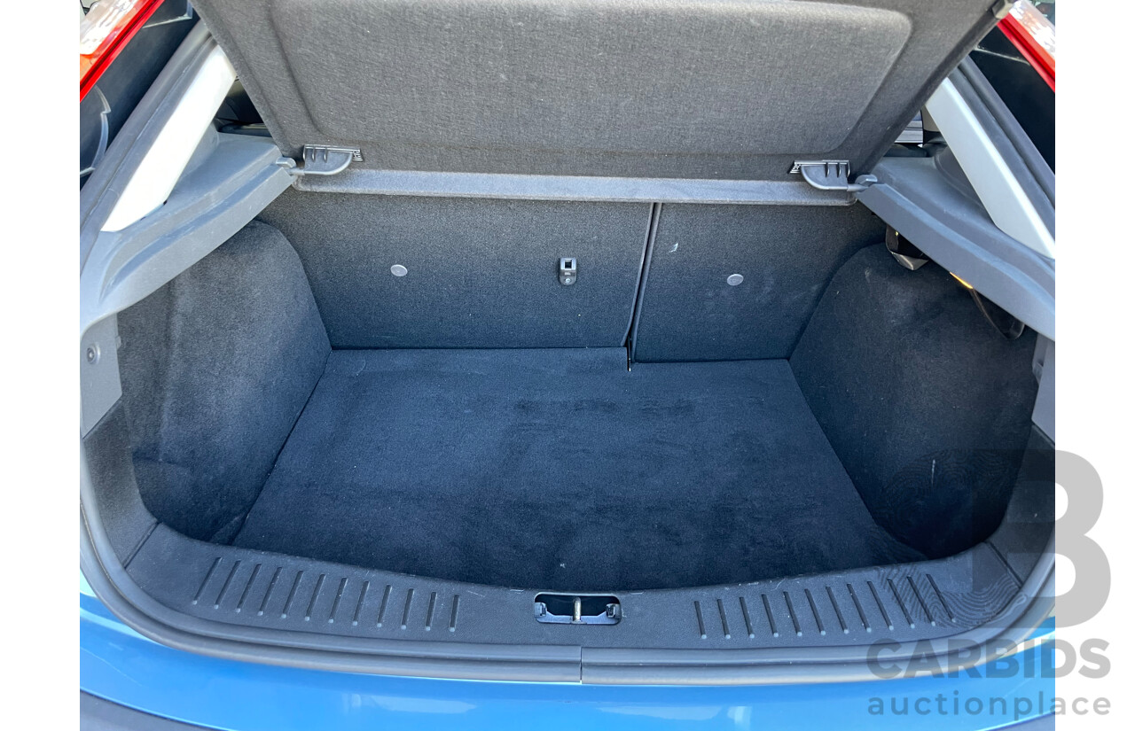 8/2005 Ford Focus CL LS 5d Hatchback Blue 2.0L