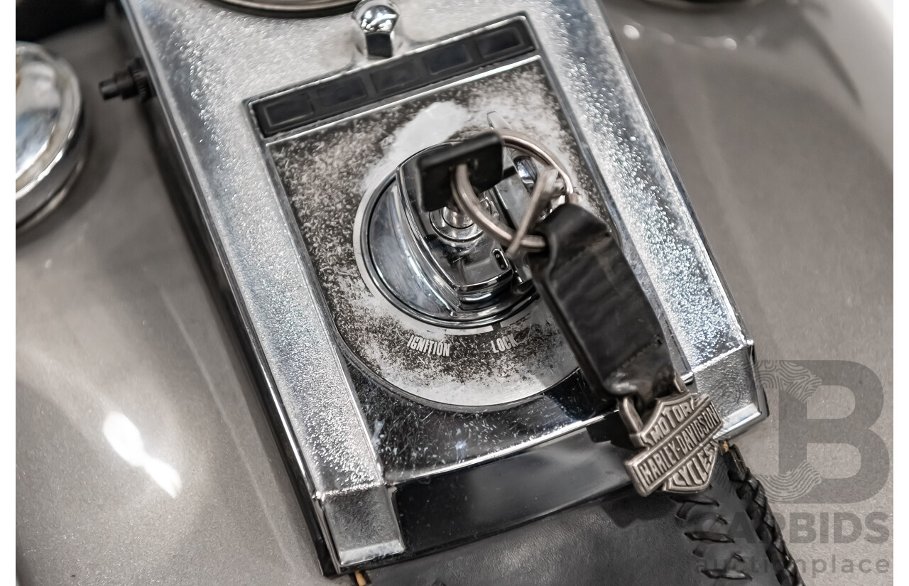 12/1995 Harley Davidson Heritage Softail Classic 1340cc (FLSTC) Vivid Black & Silver/Grey