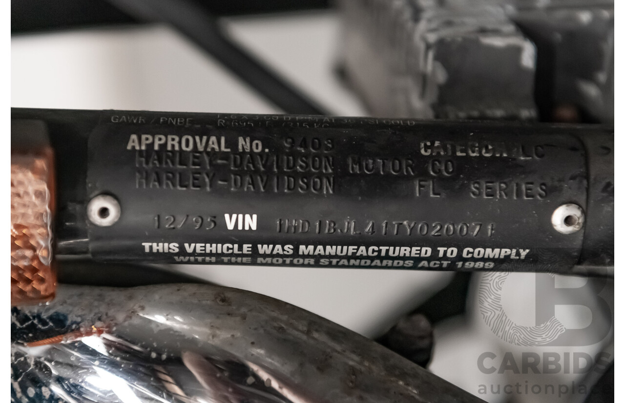 12/1995 Harley Davidson Heritage Softail Classic 1340cc (FLSTC) Vivid Black & Silver/Grey