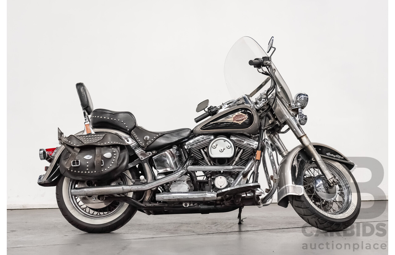 12/1995 Harley Davidson Heritage Softail Classic 1340cc (FLSTC) Vivid Black & Silver/Grey