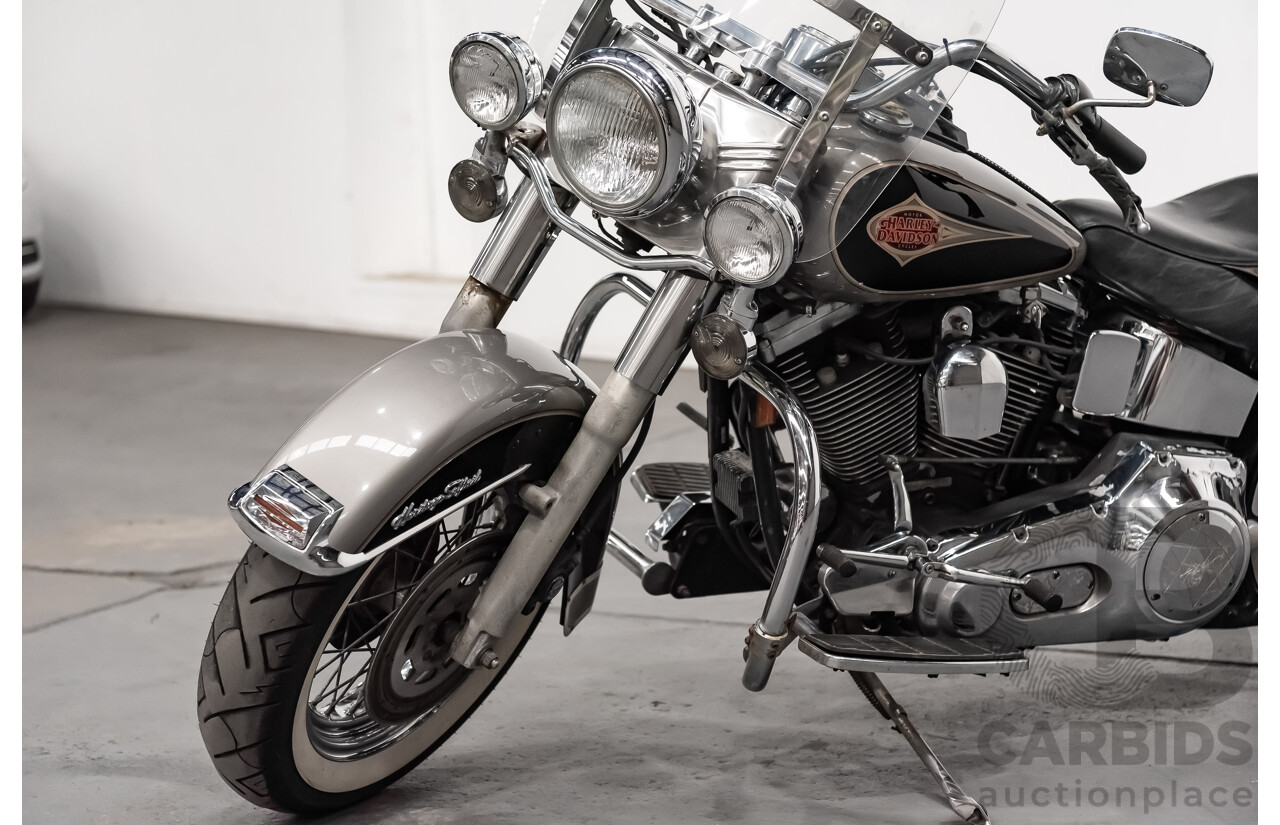 12/1995 Harley Davidson Heritage Softail Classic 1340cc (FLSTC) Vivid Black & Silver/Grey