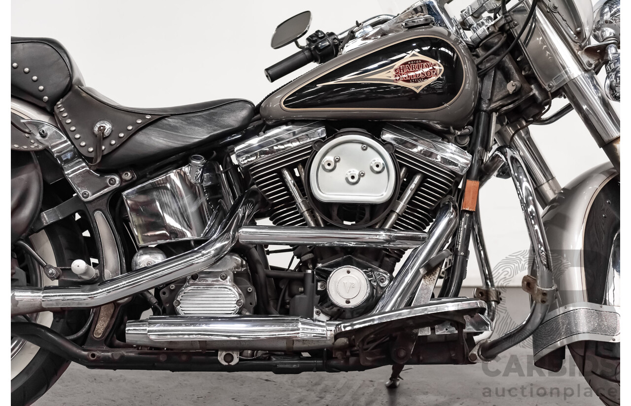 12/1995 Harley Davidson Heritage Softail Classic 1340cc (FLSTC) Vivid Black & Silver/Grey