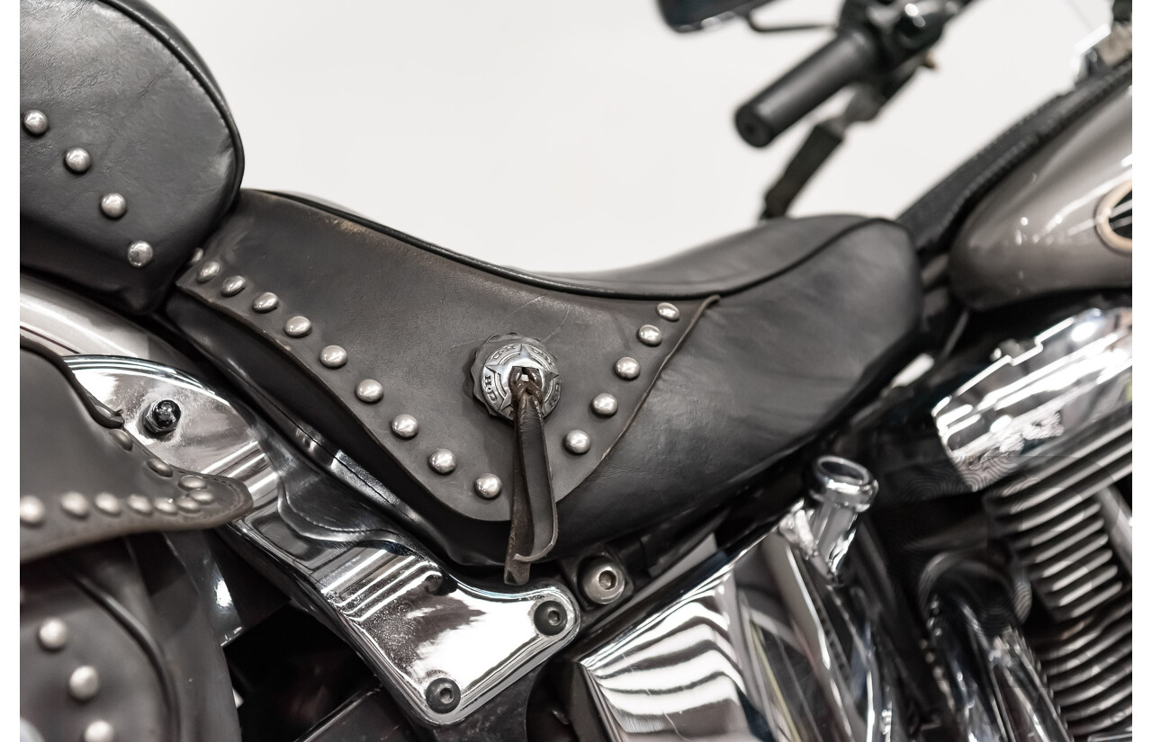 12/1995 Harley Davidson Heritage Softail Classic 1340cc (FLSTC) Vivid Black & Silver/Grey