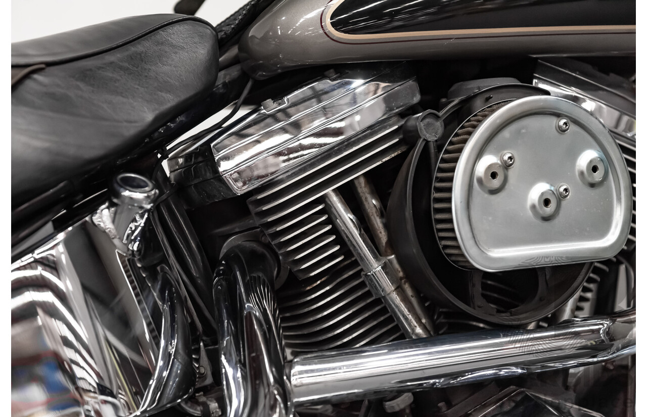 12/1995 Harley Davidson Heritage Softail Classic 1340cc (FLSTC) Vivid Black & Silver/Grey